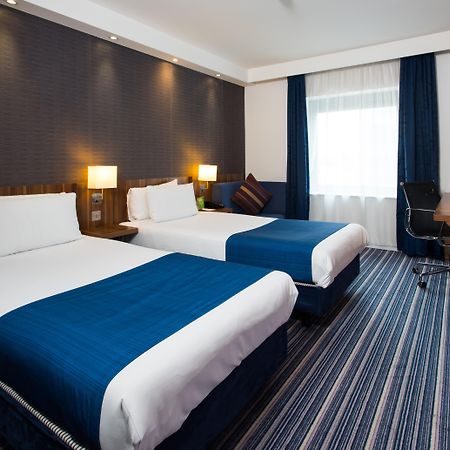Holiday Inn Express London-Wimbledon-South, An Ihg Hotel Exterior photo