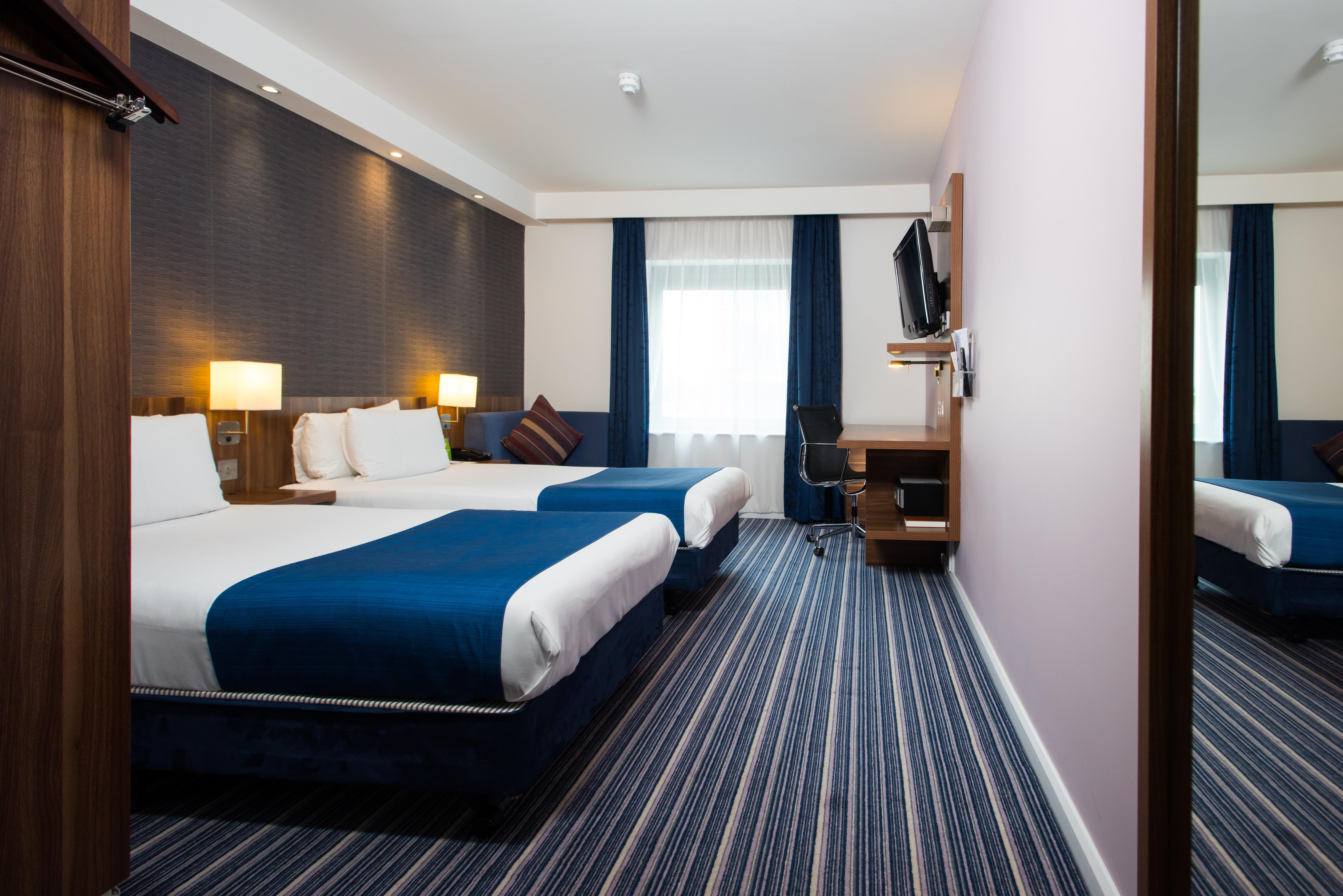 Holiday Inn Express London-Wimbledon-South, An Ihg Hotel Exterior photo