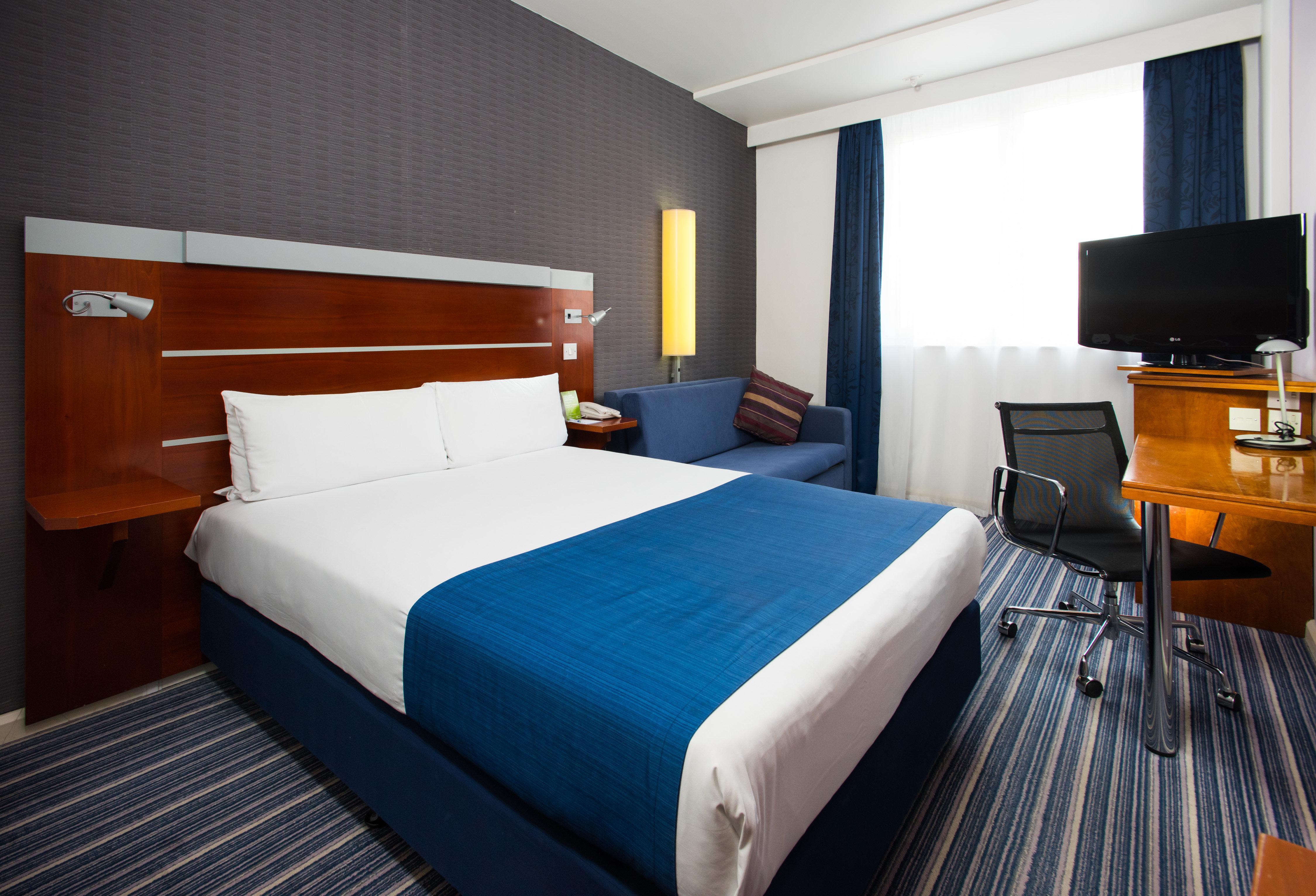 Holiday Inn Express London-Wimbledon-South, An Ihg Hotel Exterior photo