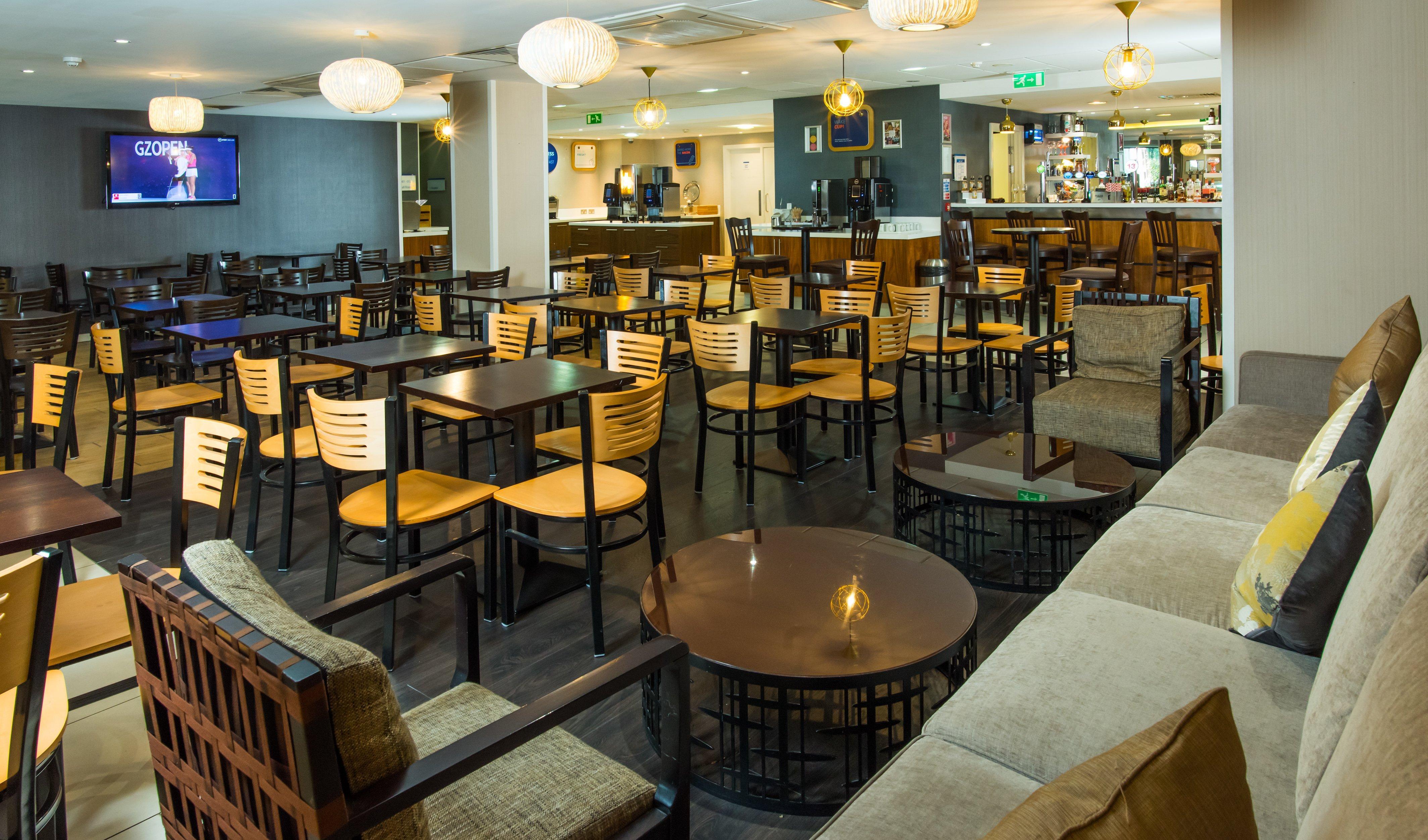 Holiday Inn Express London-Wimbledon-South, An Ihg Hotel Exterior photo