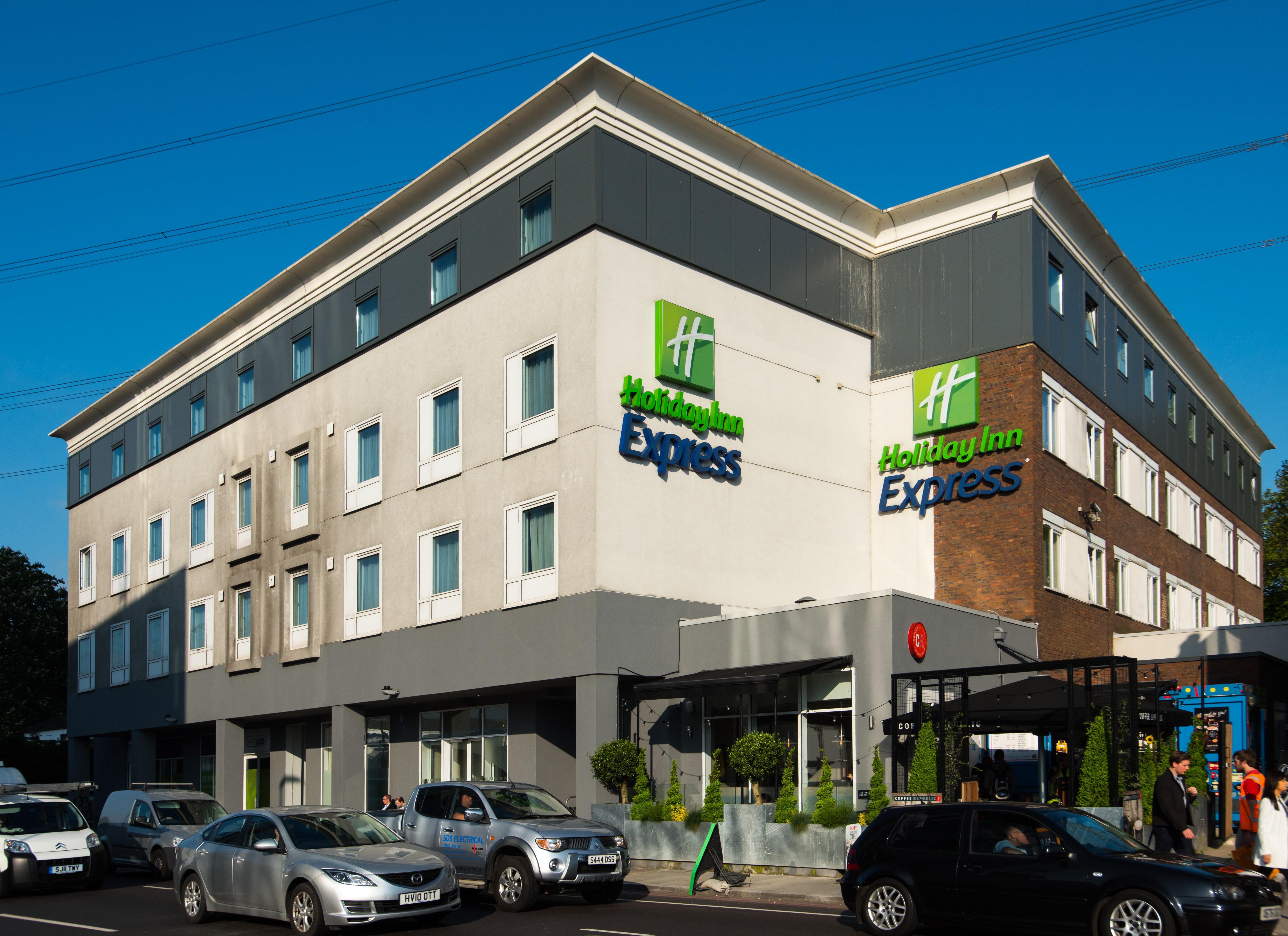 Holiday Inn Express London-Wimbledon-South, An Ihg Hotel Exterior photo