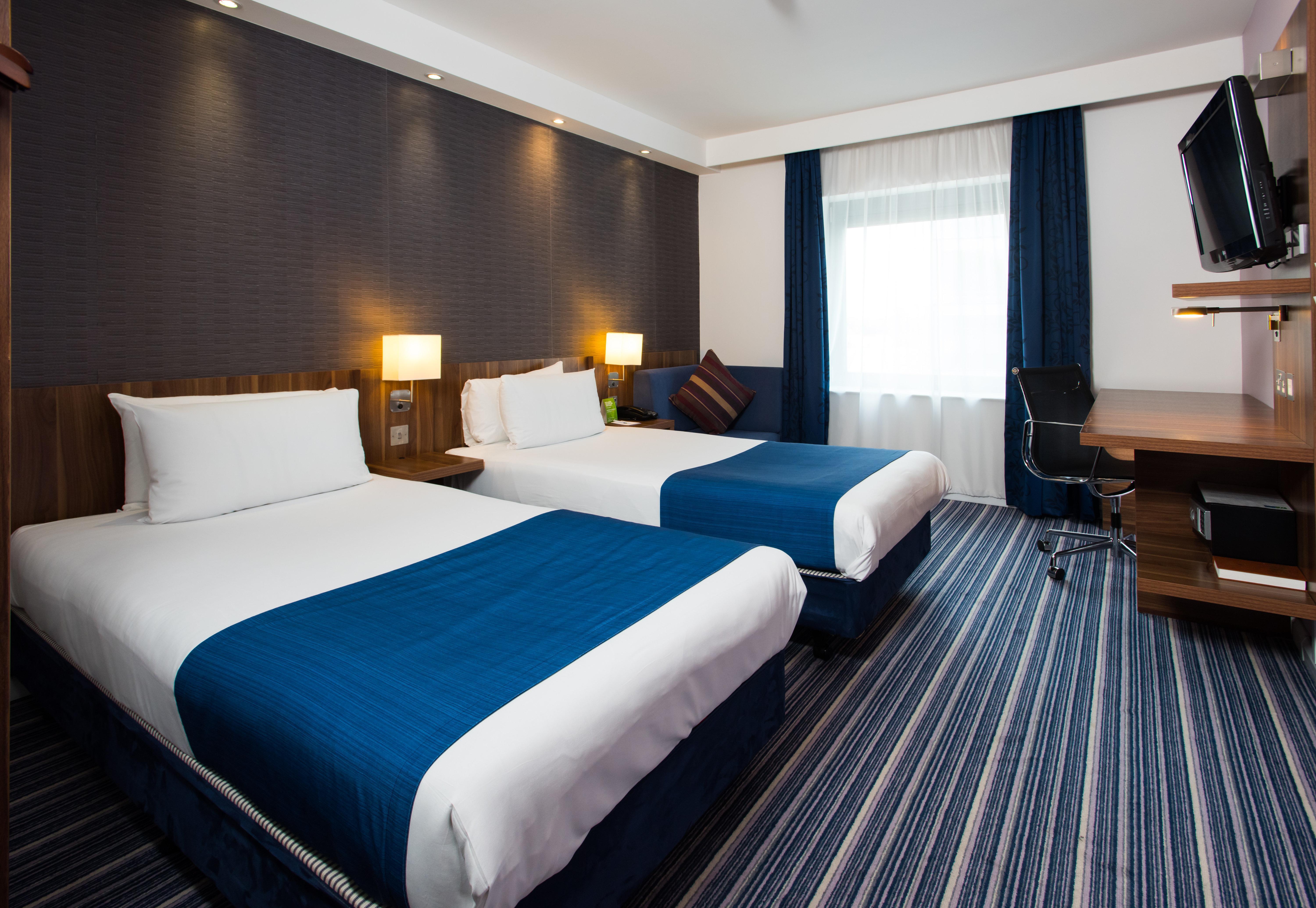 Holiday Inn Express London-Wimbledon-South, An Ihg Hotel Exterior photo