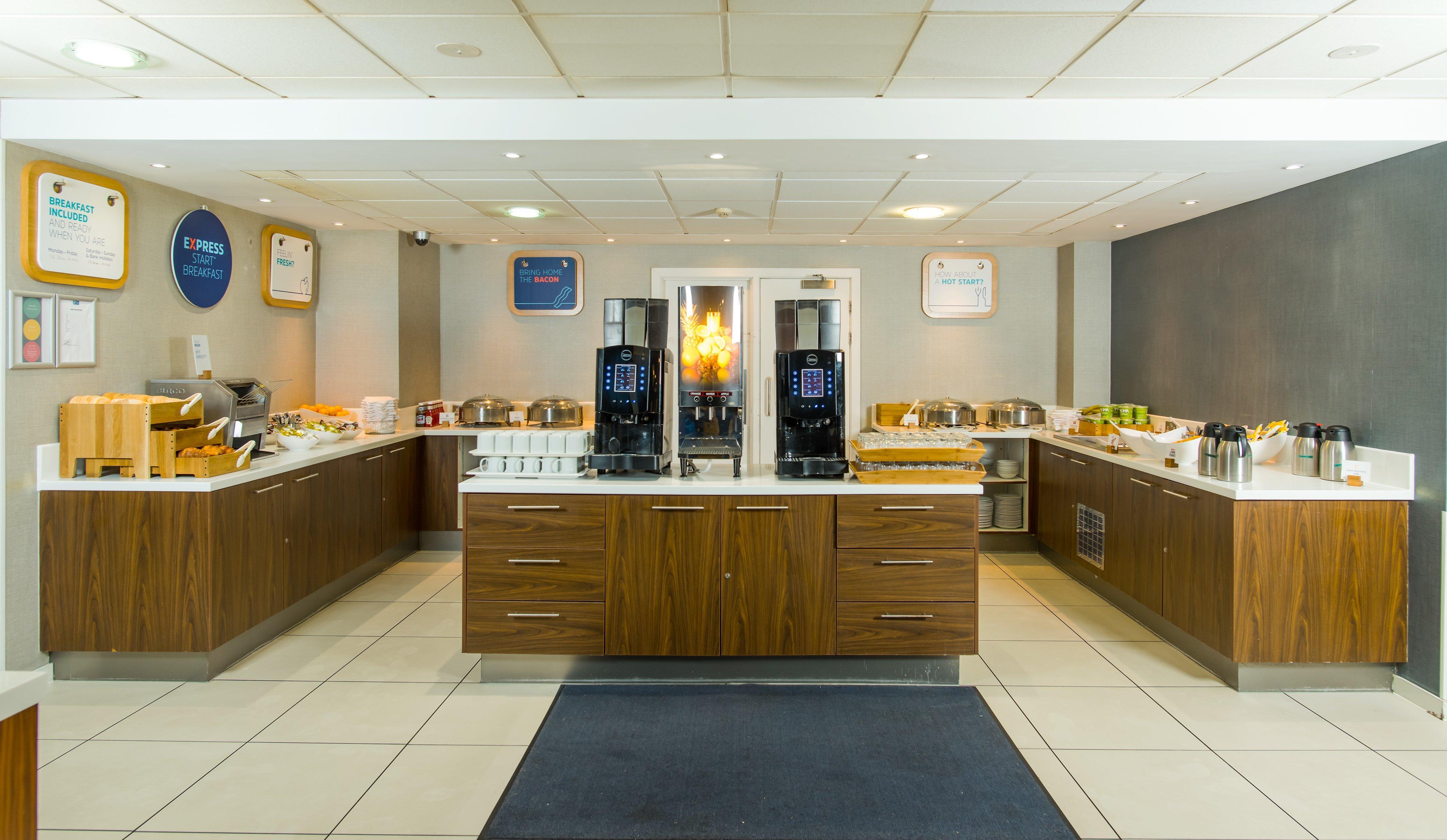 Holiday Inn Express London-Wimbledon-South, An Ihg Hotel Exterior photo