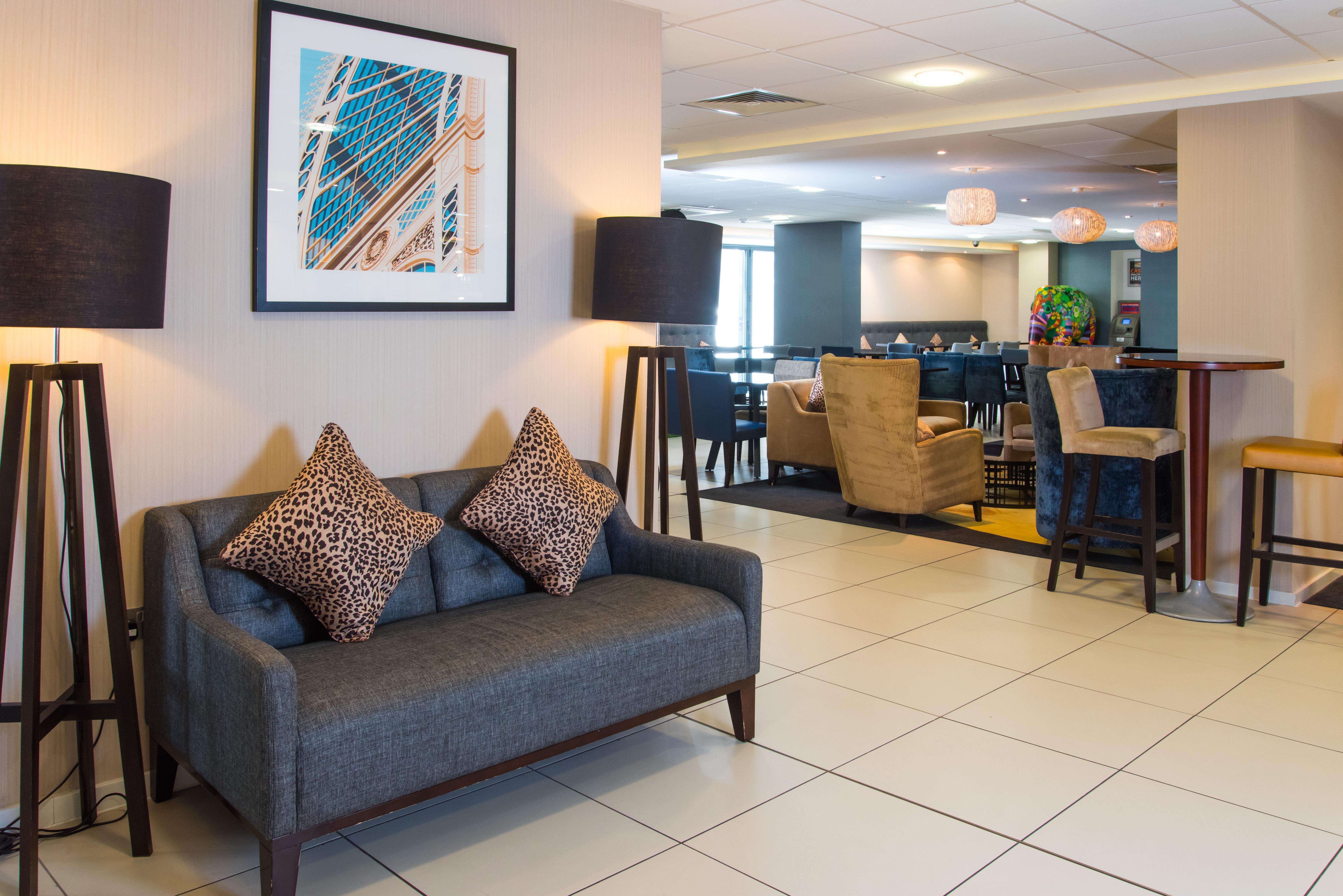 Holiday Inn Express London-Wimbledon-South, An Ihg Hotel Exterior photo