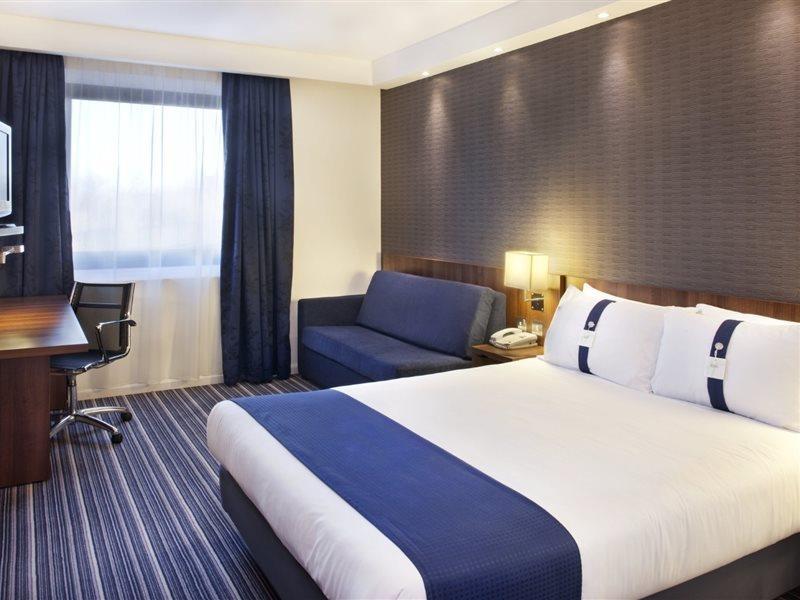 Holiday Inn Express London-Wimbledon-South, An Ihg Hotel Exterior photo
