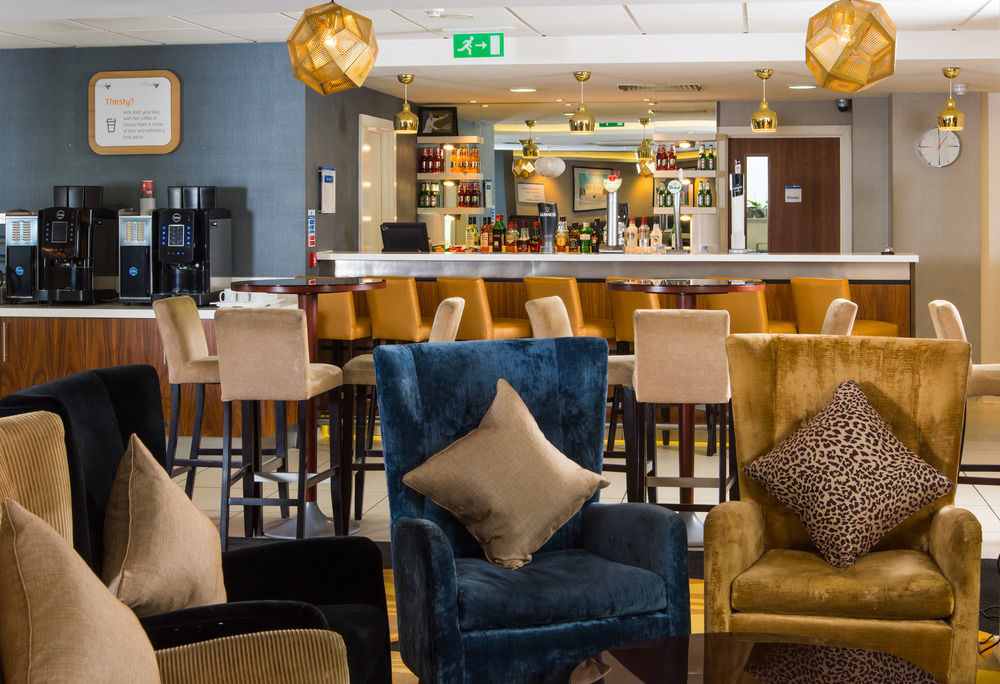 Holiday Inn Express London-Wimbledon-South, An Ihg Hotel Exterior photo