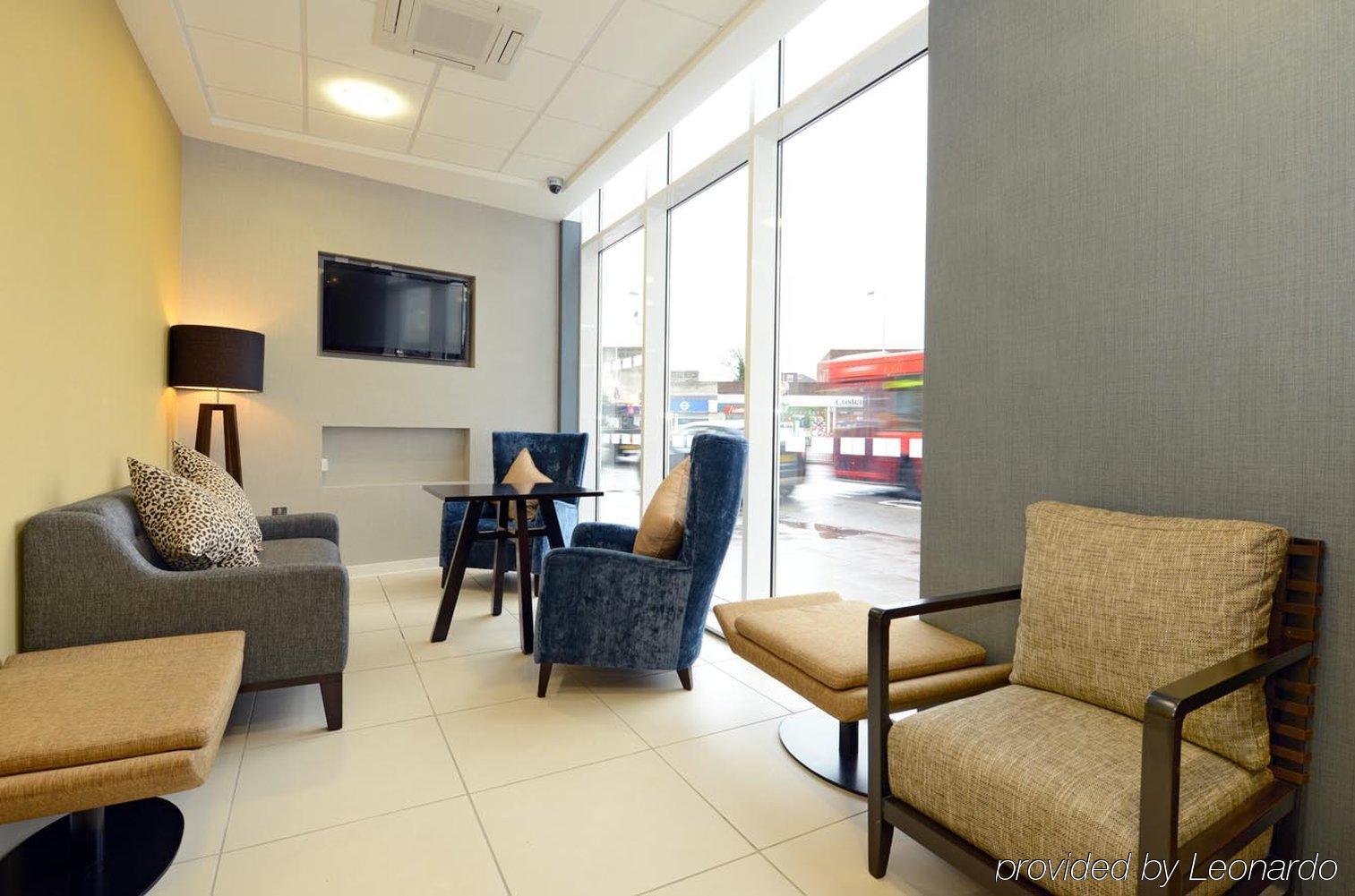 Holiday Inn Express London-Wimbledon-South, An Ihg Hotel Exterior photo